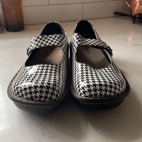 New Savvy Nurse Mary Jane Shoes Clogs Houndstooth - Picture 4 of 10